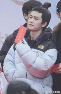 ​我一直认为任嘉伦的古装比现代装更好看，直到我看到这些照片！