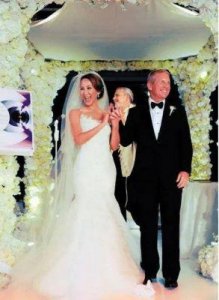 ​李玟的丈夫是谁？婚姻历史引发热议，乐裕民是否为李玟的第一任丈夫？