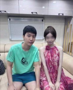 ​范丞丞与女子亲密互动，女方身份疑曝光