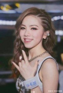 ​强东玥恋情揭秘：她被称小邓紫棋，网友好奇其神秘男友身份