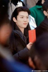 ​周峻纬的籍贯及个人资料背景：揭秘其家族背景和教育经历