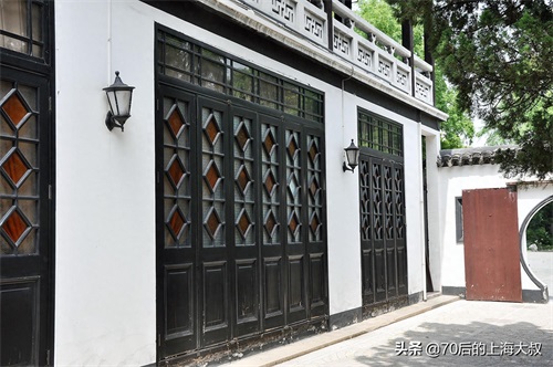 桂林公园，位于上海徐汇区，园内遍植20多种桂花树，又名黄家花园