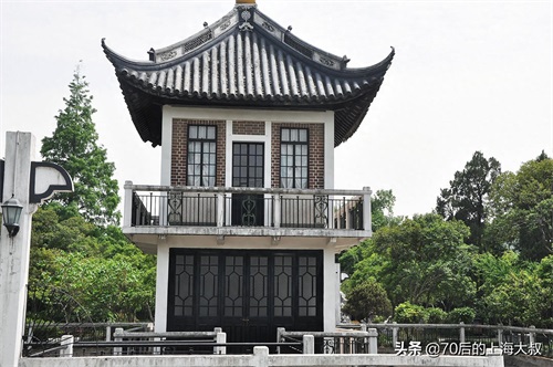 桂林公园，位于上海徐汇区，园内遍植20多种桂花树，又名黄家花园