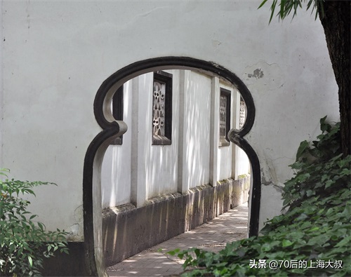 桂林公园，位于上海徐汇区，园内遍植20多种桂花树，又名黄家花园