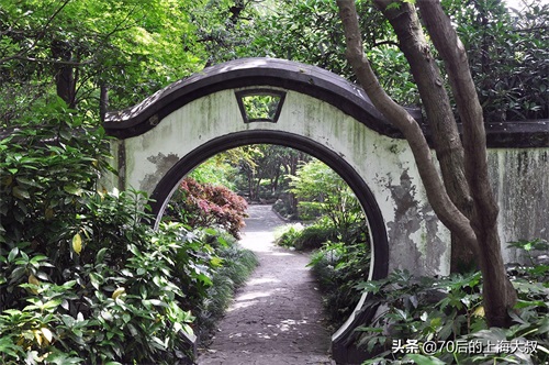 桂林公园，位于上海徐汇区，园内遍植20多种桂花树，又名黄家花园