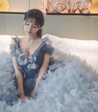 戚蓝尹清纯萝莉，百变气质赢得高人气，思想更成熟受万千宅男喜爱