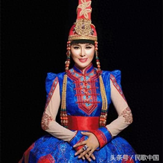 “内蒙古情歌天后”、“套马杆”的蒙古妹子——乌兰托娅