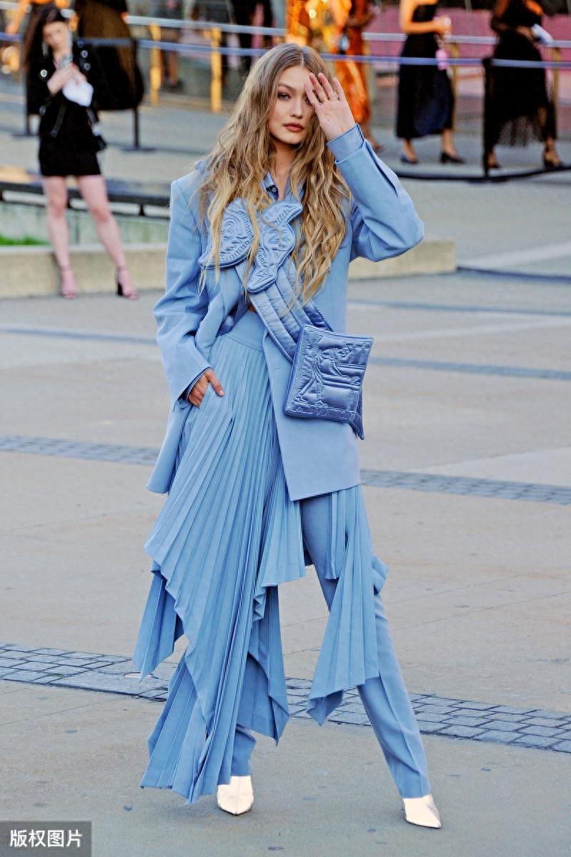 有种蓝叫“雾霾蓝”，有点朦胧的高级感！