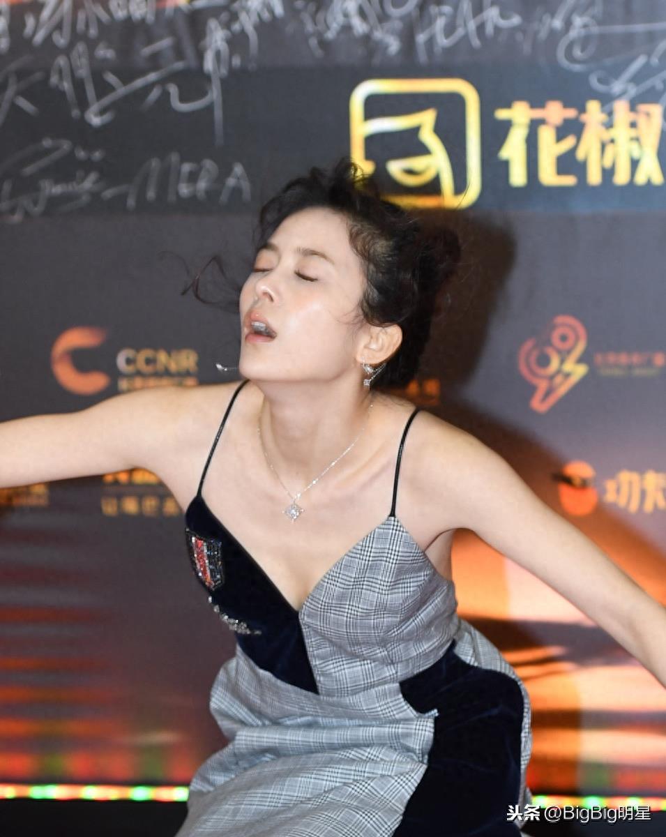 赵韩樱子在红毯上晕倒 尴尬的一次走红毯了