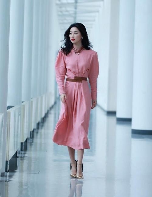 女星朱珠，朱珠个人资料简介家世,本文共（6237字）