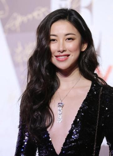 女星朱珠，朱珠个人资料简介家世,本文共（6237字）