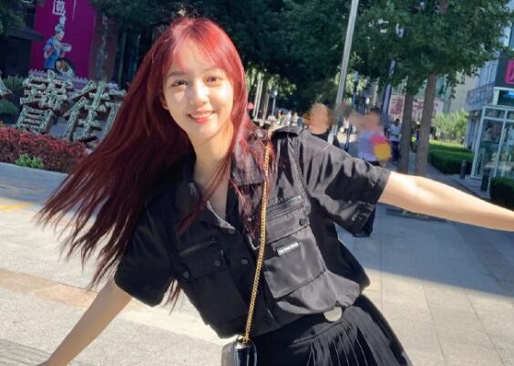 吴亦凡女朋友是秦牛正威吗 秦牛正威年龄微博资料介绍