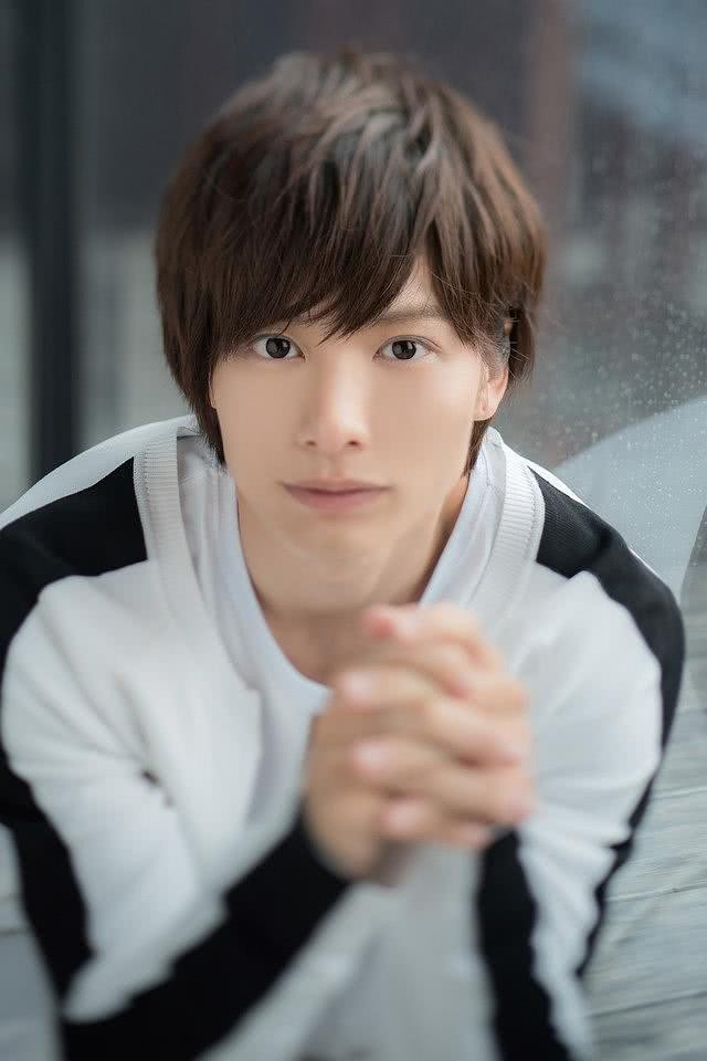 小泽廉个人资料写真作品