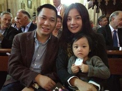 许宗衡和赵薇女儿对比照 大人的过往去猜测小孩子