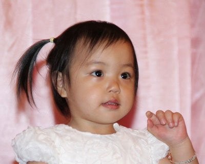 许宗衡和赵薇女儿对比照 大人的过往去猜测小孩子