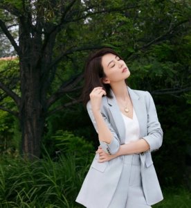 ​高圆圆到底有多会穿搭（瞧圆圆不穿牛仔裤有多迷人）