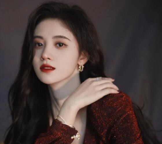 鞠婧祎个人资料身高多少 鞠婧祎是典型的四川美女,身材中等