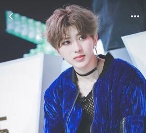 蔡徐坤“女装风波”后，又挑战“蕾丝内搭”，网友：黑不过来了