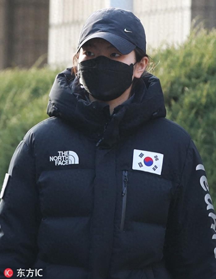 被殴打后首露面 沈石溪戴口罩出庭 赵载范被判刑十个月