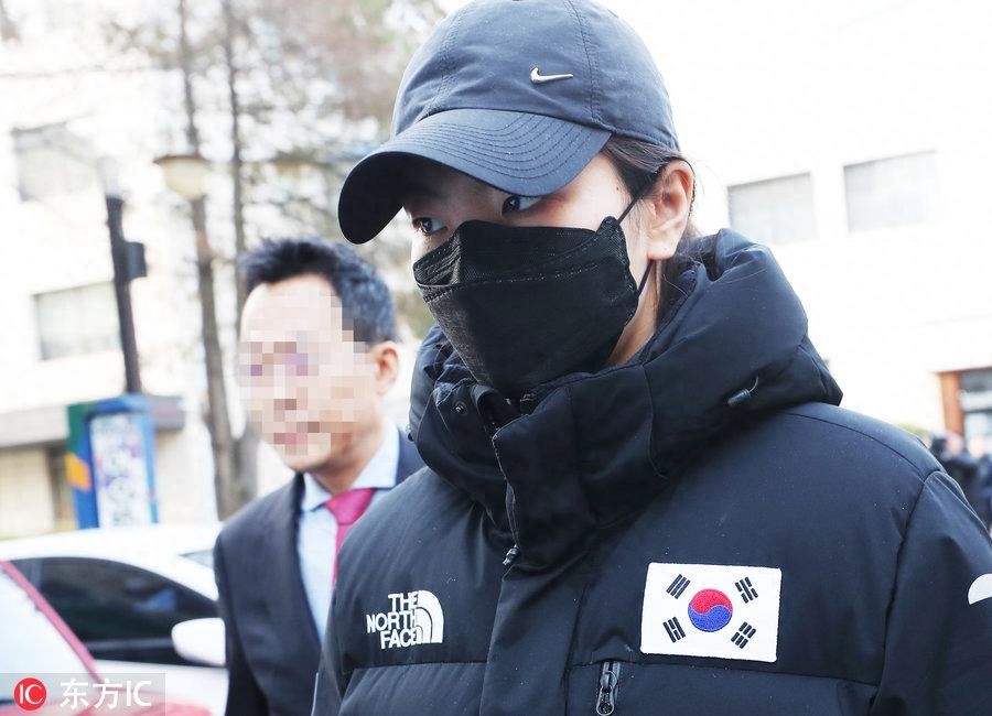 被殴打后首露面 沈石溪戴口罩出庭 赵载范被判刑十个月