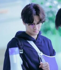 ​真正男子汉蒋劲夫的手是怎么受伤的  蒋劲夫的手受伤原因大揭秘