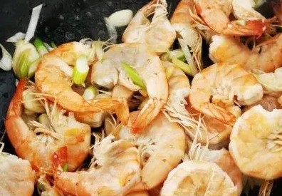 虾怎么炒好吃又简单,虾怎么做好吃又简单 虾的n种做法视频图5