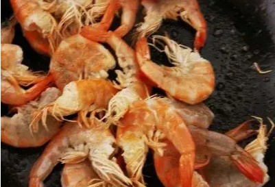 虾怎么炒好吃又简单,虾怎么做好吃又简单 虾的n种做法视频图4
