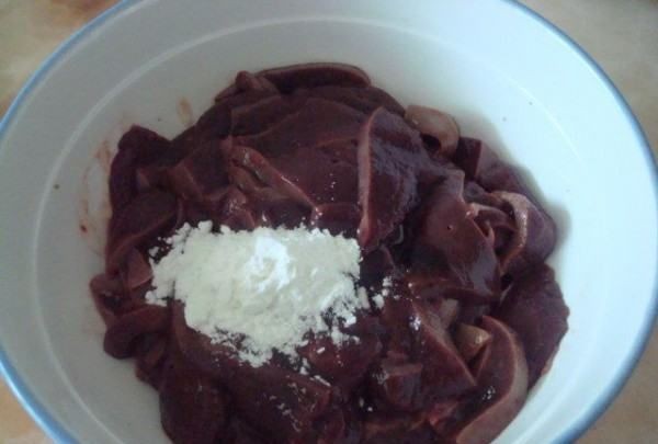 怎么炒羊肝好吃窍门,怎样煮羊肝嫩又好吃的图4