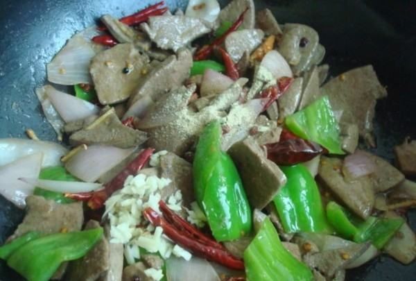 怎么炒羊肝好吃窍门,怎样煮羊肝嫩又好吃的图12