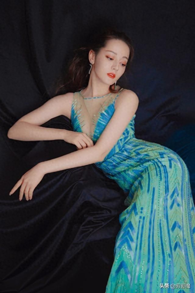 迪丽热巴性感时尚写真合集，超A，你爱了嘛？