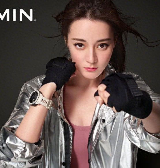 迪丽热巴性感时尚写真合集，超A，你爱了嘛？