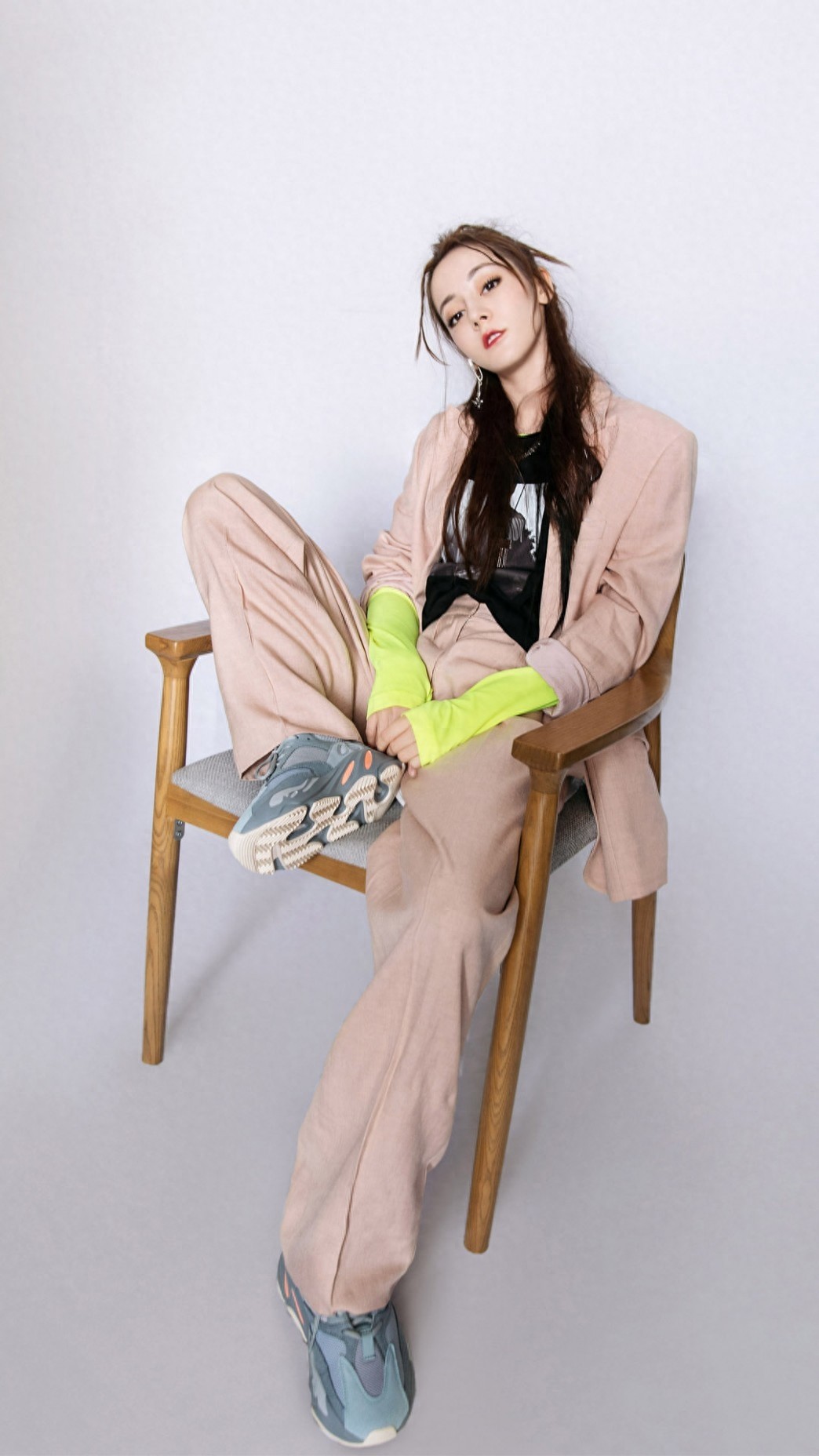 迪丽热巴性感时尚写真合集，超A，你爱了嘛？