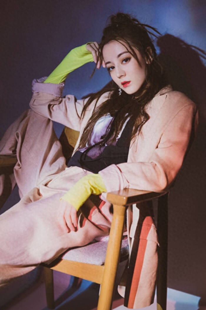 迪丽热巴性感时尚写真合集，超A，你爱了嘛？