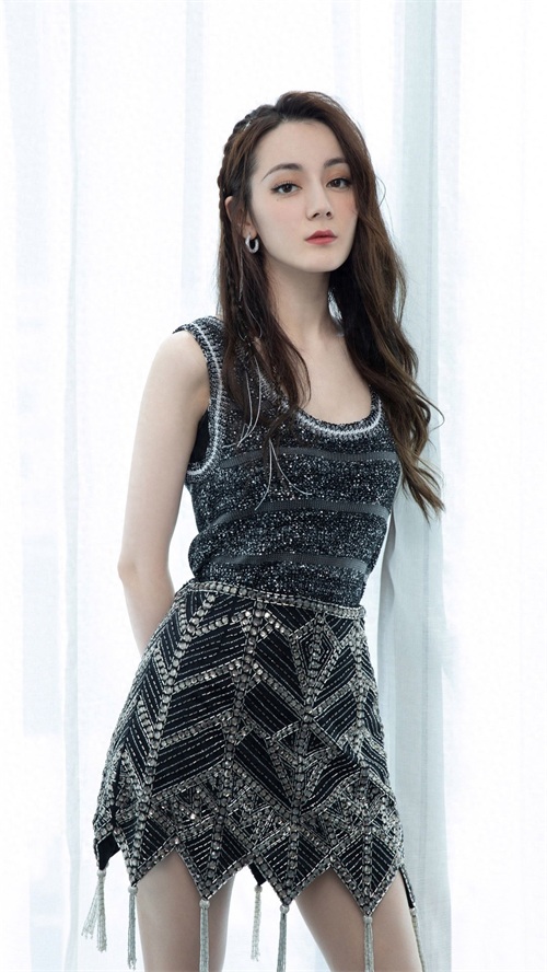 迪丽热巴性感时尚写真合集，超A，你爱了嘛？