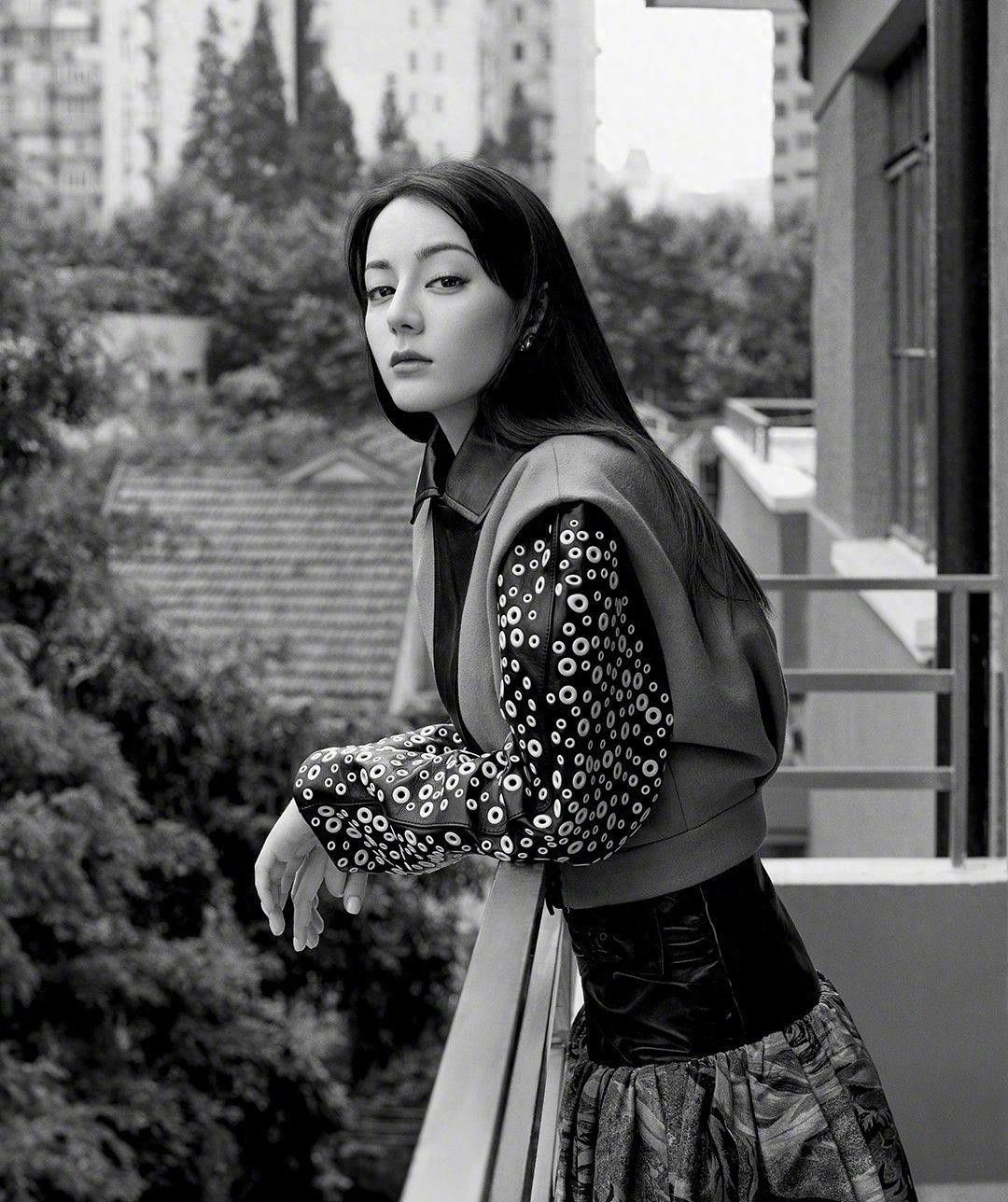 迪丽热巴性感时尚写真合集，超A，你爱了嘛？