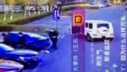 快手仙洋为什么要打浩南 喝酒后飙车闯红灯还砸豪车