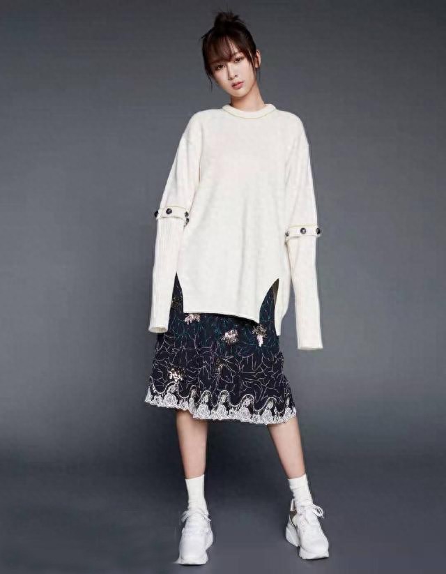 杨紫晒合照祝福李现生日，新晋荧幕CP，友情之上恋爱未满