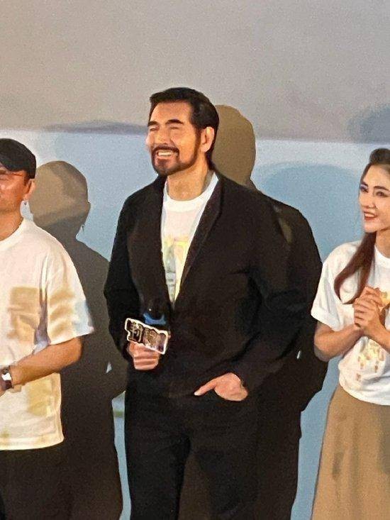 费翔回应美国国籍：身体里流着中国血令自己骄傲