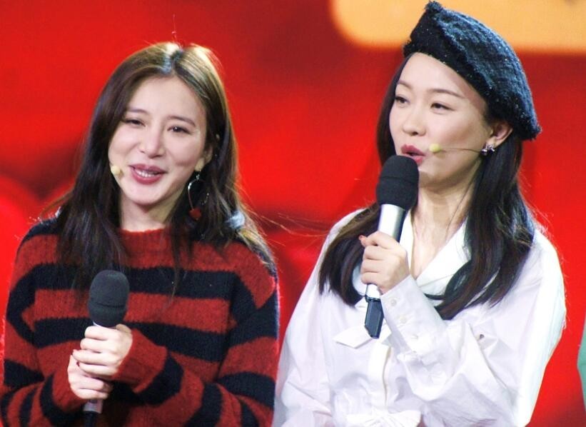 霍思燕穿红裙秀美腿