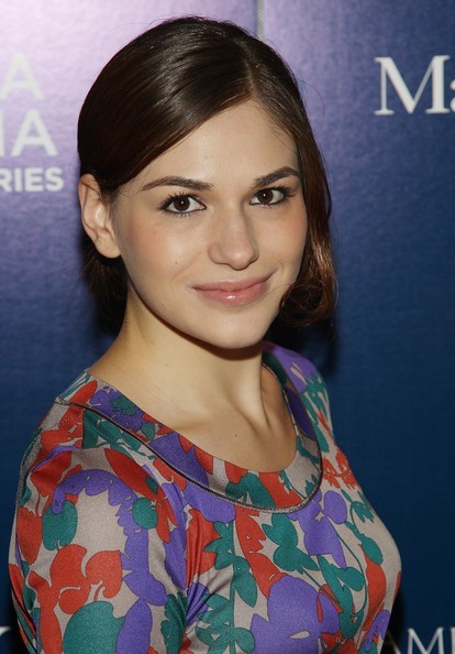 詹妮弗·米索妮个人资料写真作品