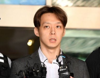 ​朴有天重回娱乐圈受阻 与前公司纠纷被禁止活动