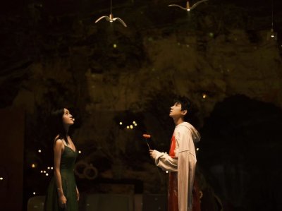 ​王源新歌MV上线引热议 二次搭档女主黄思瑞演感情戏