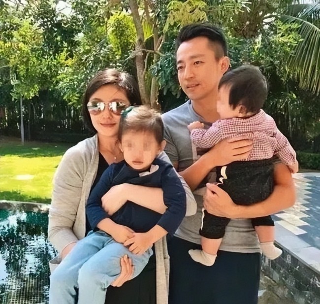 终于见到女儿啦!汪小菲去接女儿下学