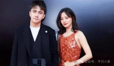 ​虽然否认了婚讯，但......他俩居然还在一起？！