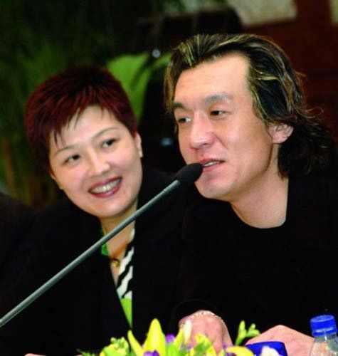 李咏的老婆哈文照片,主持人李咏妻子照片,本文共(5841字) 李咏的老婆哈文照片,主持人李咏妻子照片,本文共(5841字)