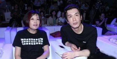 ​李咏的老婆哈文照片，主持人李咏妻子照片