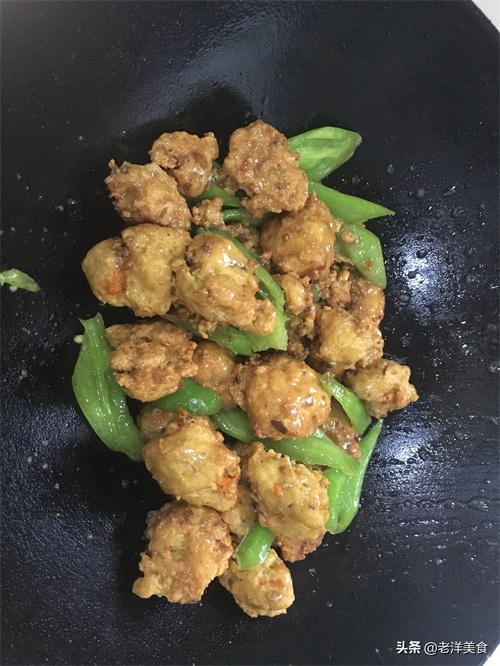 教你做豆腐素丸子，鲜香美味，小孩子特别爱吃