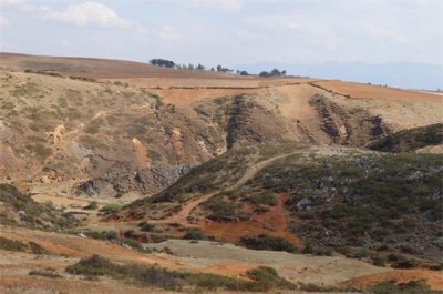 ​头条讲真的：大凉山彝族人生活（一）