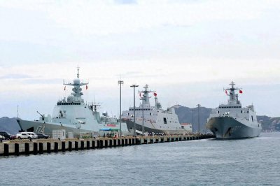 ​这下知道什么是大国海军了！中国三艘大舰抵达，吨位超整个越海军