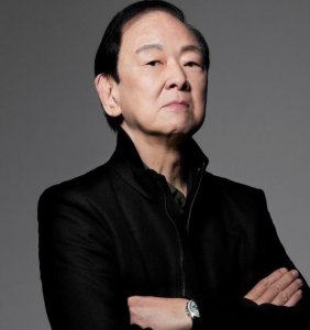 ​比成龙火，连谢贤都不敢惹，半黑半白的王羽，到底何许人也？